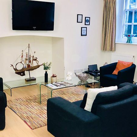 Contemporary Large Apartment In An Ideal Location Бат Екстериор снимка