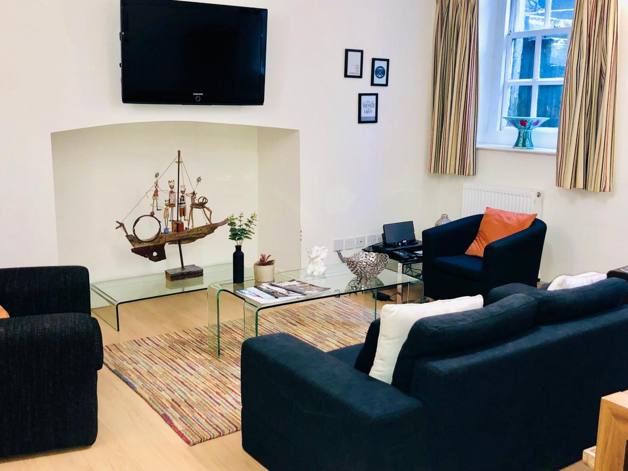 Contemporary Large Apartment In An Ideal Location Бат Екстериор снимка